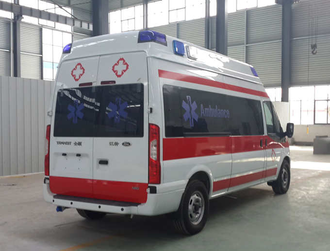 福特V348長(zhǎng)軸超人高頂監(jiān)護(hù)型救護(hù)車(chē) 福特V348長(zhǎng)軸超人高頂監(jiān)護(hù)型救護(hù)車(chē)